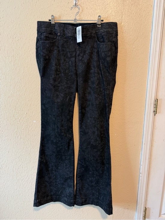 torrid Denim - Torrid Bombshell Flare Jeans Black Floral Size 16 Tall Long Plus Size Stretchy